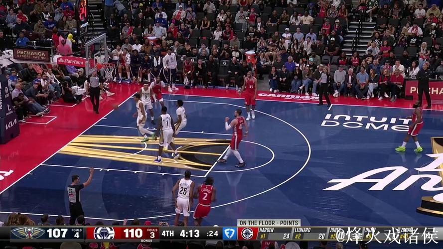 绝处逢生!伦纳德命中高难度底角三分,助快船紧咬比分 绝处逢生!伦纳德命中高难度底角三分,助快船紧咬比分