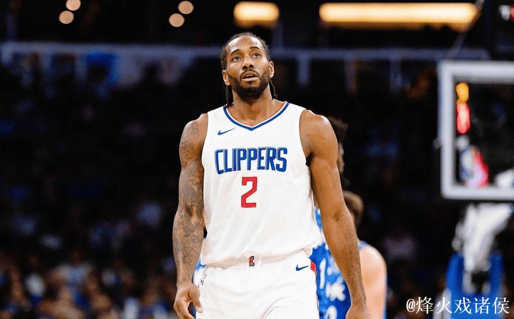 绝处逢生!伦纳德命中高难度底角三分,助快船紧咬比分 绝处逢生!伦纳德命中高难度底角三分,助快船紧咬比分